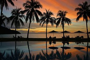 Coucher de soleil au bord de la piscine