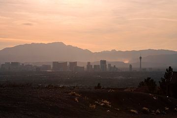 Blick auf Las Vegas Nevada am Abend in der Wüste