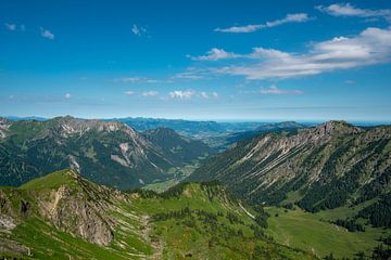 Vue sur le Haut-Allgäu, Bad Hindelang depuis la vallée de Hinterstein sur Leo Schindzielorz