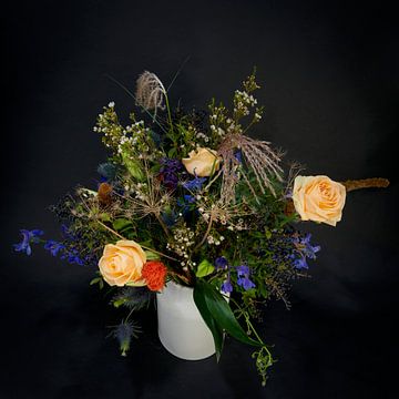 Bloemen in vaas van Richard Zeinstra