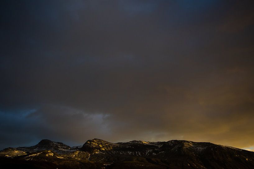 Icelandic mountains at sunset by Marcel Alsemgeest