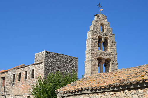 Oude stenen klokkentoren in Areopoli, Griekenland, schiereiland Mani