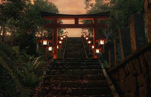 Vieux sanctuaire avec escaliers et porte torii dans la lumière du soir
