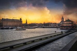 Uitzicht over het Oosterdok en Amsterdam van Bart Ros