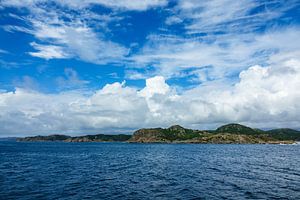 View to the Lyngdalsfjord in Norway sur Rico Ködder