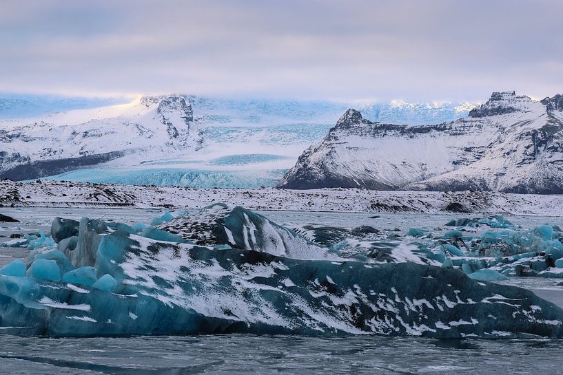 IJzig blauw – Jökulsárlón gletsjermeer van Eefke Peeters