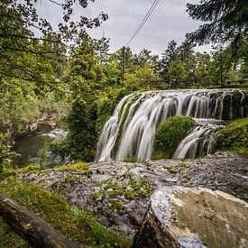 Waterval in Rastoke, Kroatië van Rick van Geel
