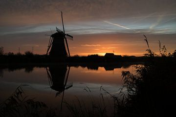 Windmolens bij zonsopkomst van Andrea Ooms