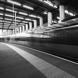 Metro in zwart wit van Maik Keizer