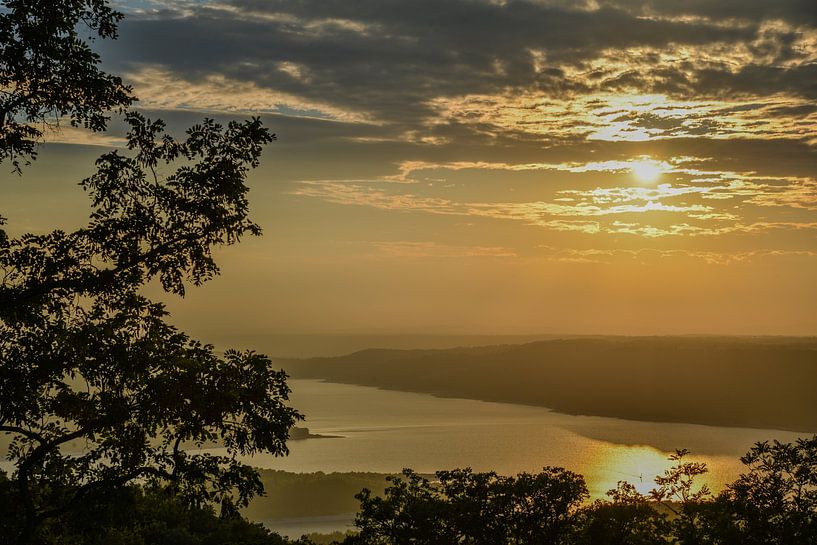 Sonnenuntergang über dem St. Croix-See in den französischen Alpen von Jan Fritz