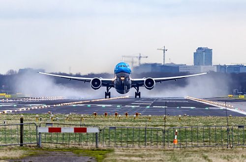 KLM B777-300ER stijgt op
