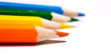 Gekleurde potloden op een rij 2