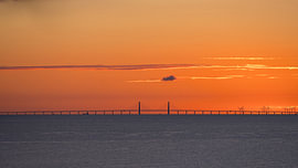 Sunrise at the Øresund Bridge by Menno Schaefer