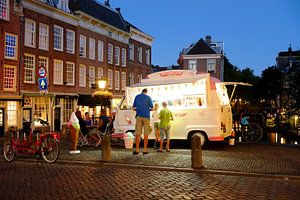 Ice cream truck on the Maartensbrug in Utrecht (2) by Donker Utrecht