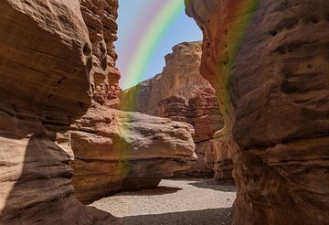 regenbogen im roten cani\yon in israel