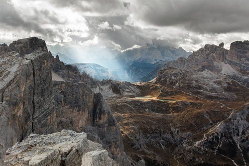 Woeste luchten boven de Italiaanse Dolomieten
