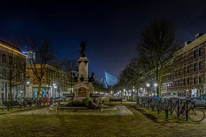 Der Wilhelmina-Brunnen auf dem Noordereiland in Rotterdam nachts