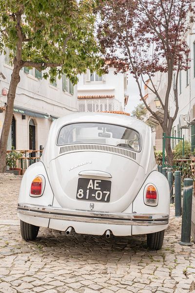 White Volkswagen Beetle in Cascais - Travel photography in Portugal by Henrike Schenk