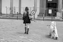 Hund und Mädchen in Florenz von Christoph Jirjahlke