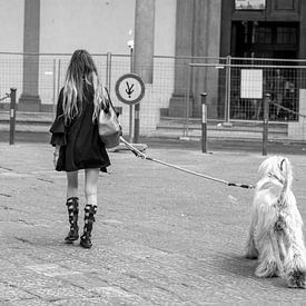 Hund und Mädchen in Florenz von Christoph Jirjahlke