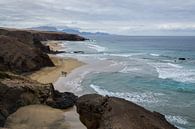 Surfstrand in Spanje, Fuerteventura van Marian Sintemaartensdijk thumbnail