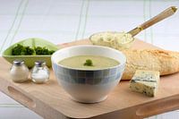 Brokkoli-Suppe mit Roquefort