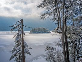 Lake Eibsee near Garmisch-Partenkirchen in winter by t.ART