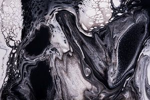 Flüssige Farben: Schwarz, Grau, Weiß und ein wenig Braun-Grau