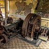 Maschine in einer alten, baufälligen Fabrik von SRF