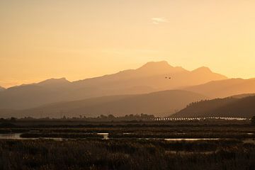 Adembenemende Zonsondergang boven de Bergen van S'Albufera, Mallorca van Ruben Van Dijk