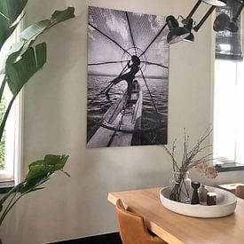 Kundenfoto: Fischer mit traditionellen Boot auf dem Inle-See in Myanmar  versucht auf altmodische Art und Weise  von Wout Kok