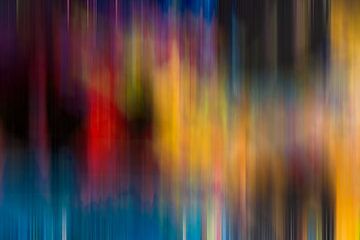 Modernes, abstraktes digitales Kunstwerk in Blau Rot Orange von Art By Dominic