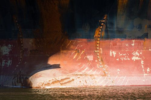 Schepen in de haven getekend door de reizen over de wereld.