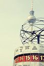 Berlin Toren van TV Clock van Falko Follert thumbnail