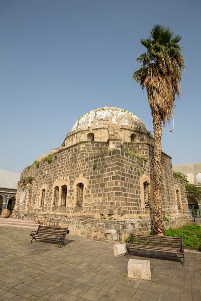Ruine einer Moschee im Zentrum von Tiberias in Israel von Joost Adriaanse