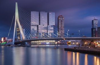 Dreigende zonsondergang in Rotterdam