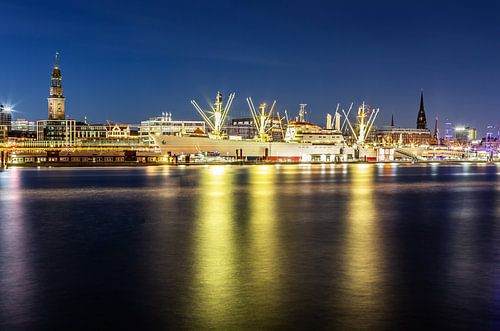 Hamburg skyline by Frank Herrmann