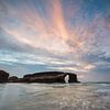 Sonnenuntergang Playa de Catedrales Ribadeo Spanien von Peter Haastrecht, van
