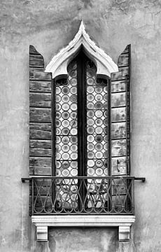 Venetie Italië, Old Window   Digitale kunst II van Watze D. de Haan