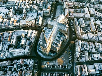 Kampen Bovenkerk van boven tijdens een koude winter ochtend