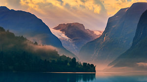 Sunrise Lovatnet, Norwegen.