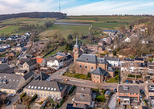 Drohnenaufnahme des Zentrums von Eys in Südlimburg