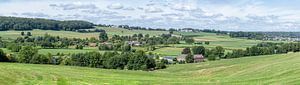 Panorama  van het Zuid-Limburgse landschap in de buurt van Epen van John Kreukniet