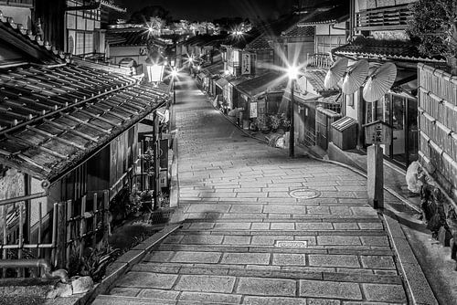 Ninen-zaka dans le Kyoto historique le soir | monochrome