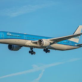 Landing KLM Boeing 787-10 Dreamliner. by Jaap van den Berg