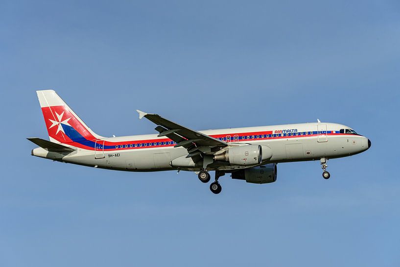 Air Malta Airbus A320 in Retro-Lackierung. von Jaap van den Berg