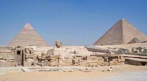 Sphinx und Pyramiden von Gizeh im Sommer