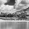 Marbella Strand in Andalusien in schwarz-weiß von Manfred Voss, Schwarz-weiss Fotografie