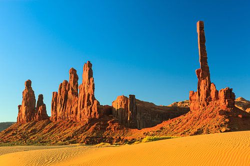 Lever de soleil sur un totem à Monument Valley sur Henk Meijer Photography