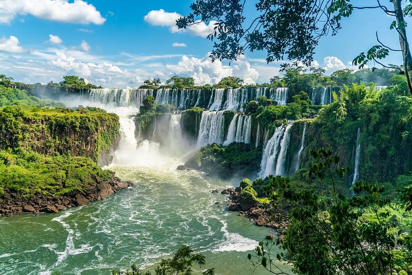 De beroemde Iguazu Watervallen in Zuid Amerika van Ivo de Rooij